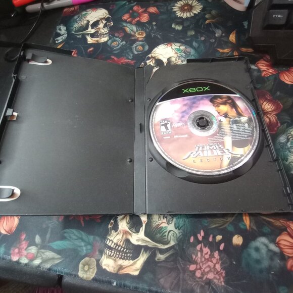 Tomb Raider:Legend for Xbox Disc Only in Generic Case Lara Croft Classic - Picture 2 of 6